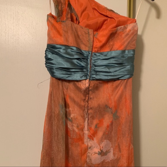 Light weight summer evening Gown - Picture 2 of 5